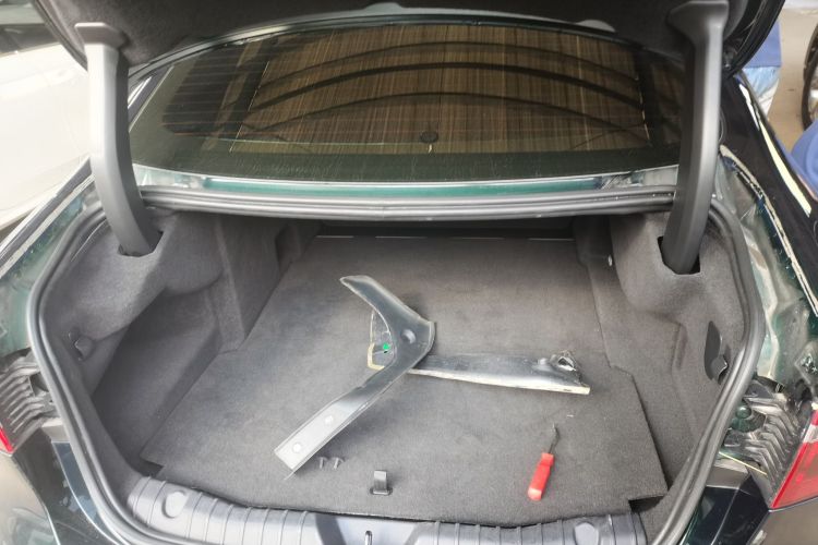 捷豹XFL 2023款 XFL 2.0T P250 两驱精英运动版局部细节23