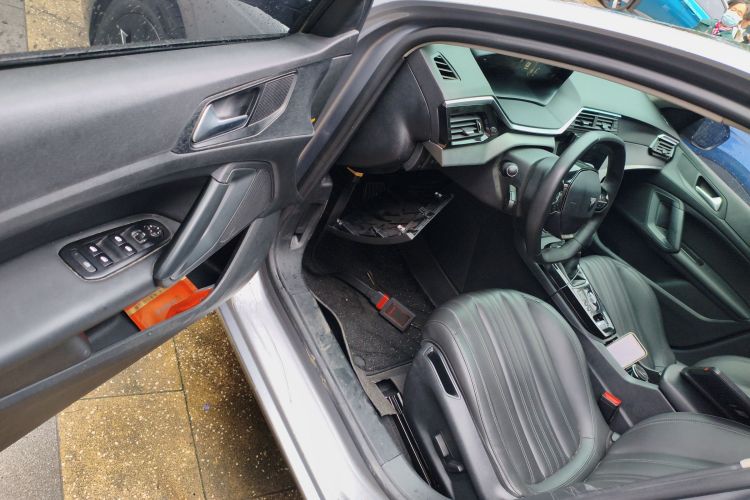 标致408 2024款 360THP 龘龘款 罗曼尼版中控内饰20