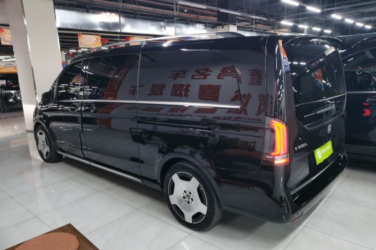 奔驰V级 2024款 V 300 L 长轴距豪华版车身外观6003