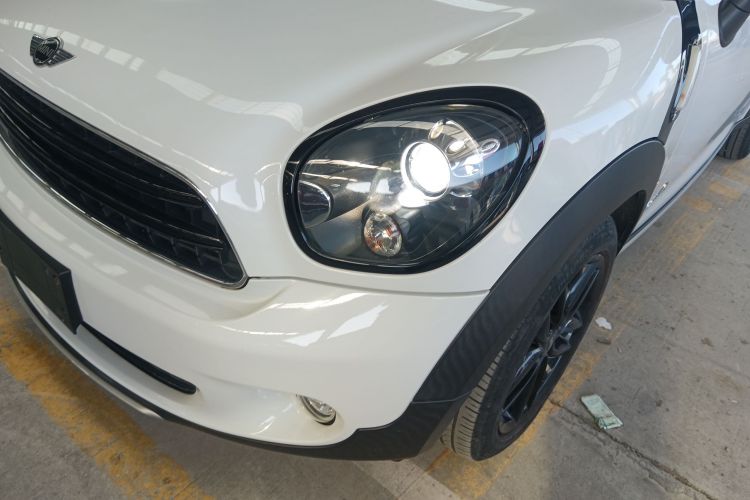 MINI Countryman 2016款 1.6T COOPER ALL4 Fun装备控局部细节36