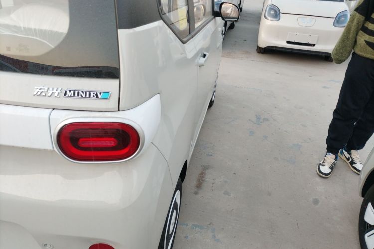 五菱汽车 宏光MINIEV 2024款 第三代 215km 青春版车身外观9