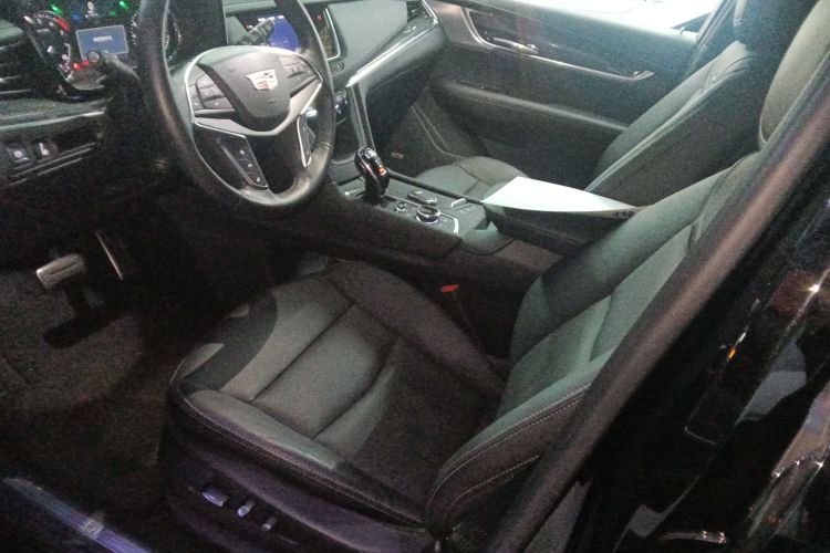 凯迪拉克XT5 2023款 2.0T 四驱尊贵型（至臻版）中控内饰19