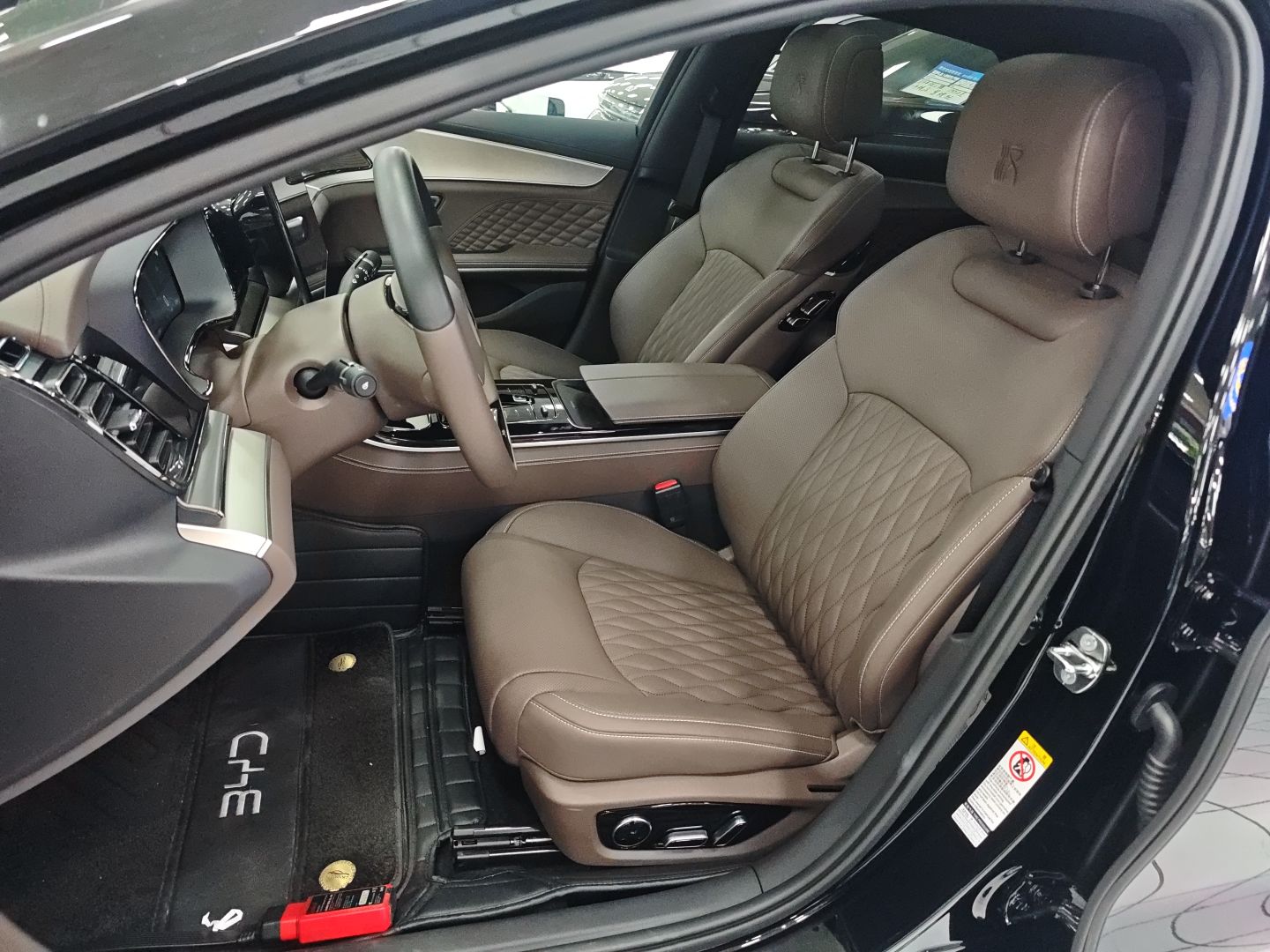 比亚迪 汉 2024款 DM-i 荣耀版 121KM 精英型