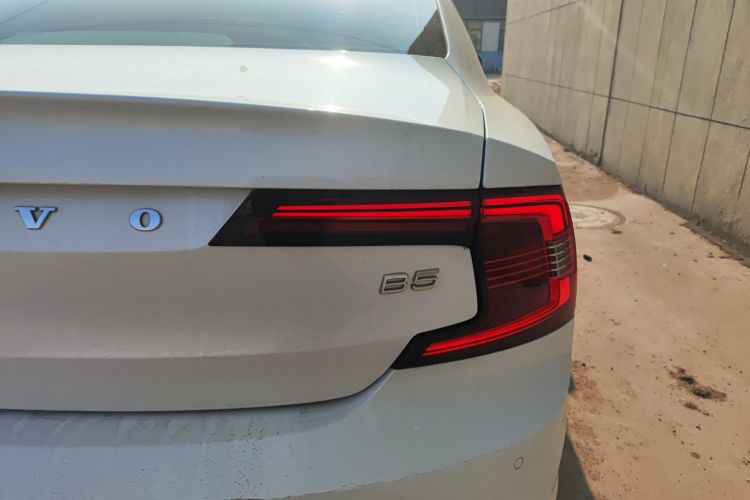 沃尔沃S90 2021款 B5 智远豪华版车身外观9