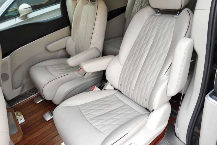 别克GL8 2021款 陆上公务舱 652T 智慧豪华型中控内饰21