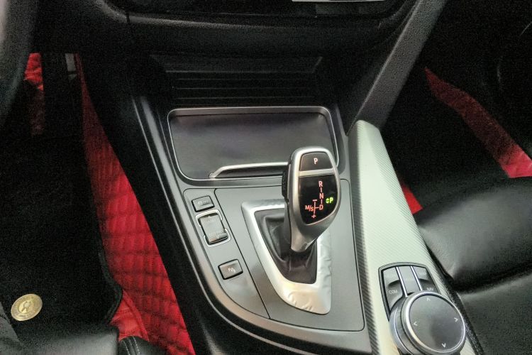 宝马3系 2018款 320i M运动曜夜版局部细节18