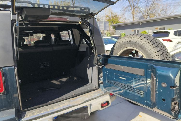 北京BJ40 2019款 2.3T 自动四驱城市猎人版尊享型 国VI机舱底盘23