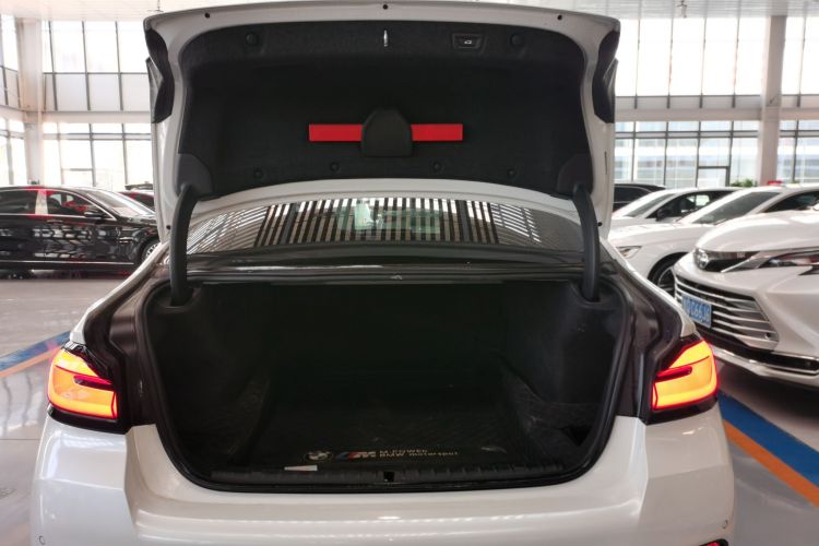 宝马5系 2022款 改款二 525Li M运动套装机舱底盘23