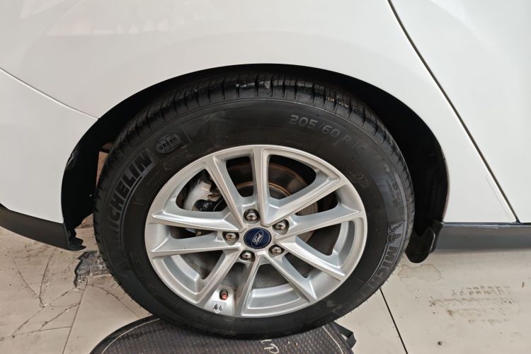 福特 福克斯 2018款 两厢经典 1.6L 自动风尚型智行版车身外观6003