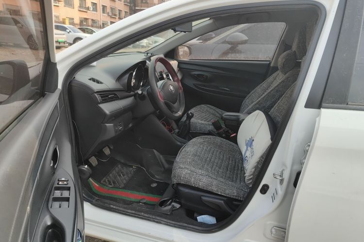 丰田 YARiS L 致炫 2016款 改款 1.3E 手动魅动版中控内饰7003