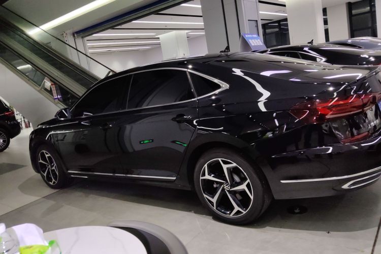 大众 帕萨特 2025款 出众款 380TSI 星空龙腾版车身外观6003