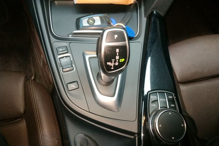 宝马3系 2019款 320Li M运动套装局部细节18