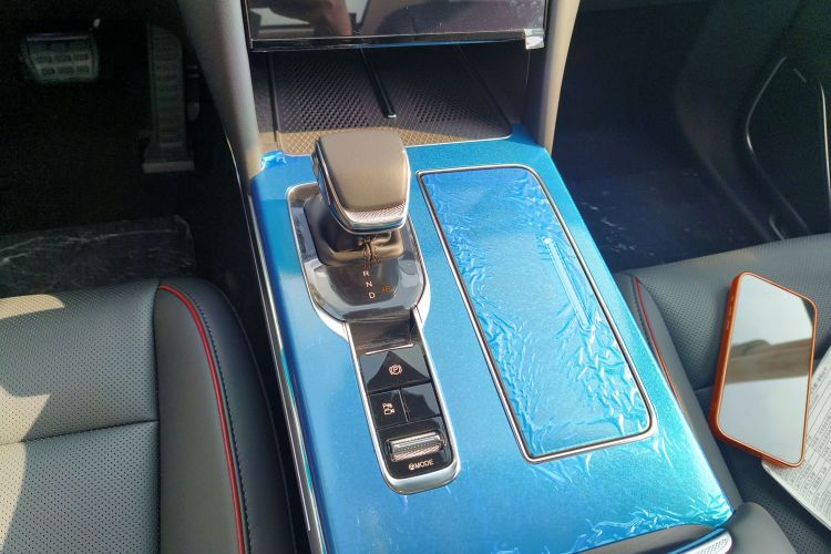 红旗HS7 PHEV 2025款 2.0T PHEV 四驱200万辆纪念版 6座中控内饰18