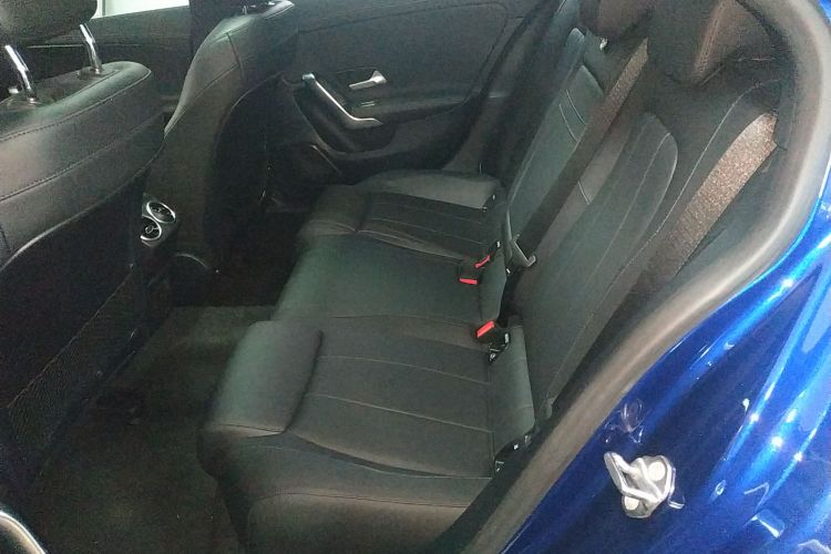 奔驰A级 2022款 A 200 L 运动轿车动感型中控内饰21