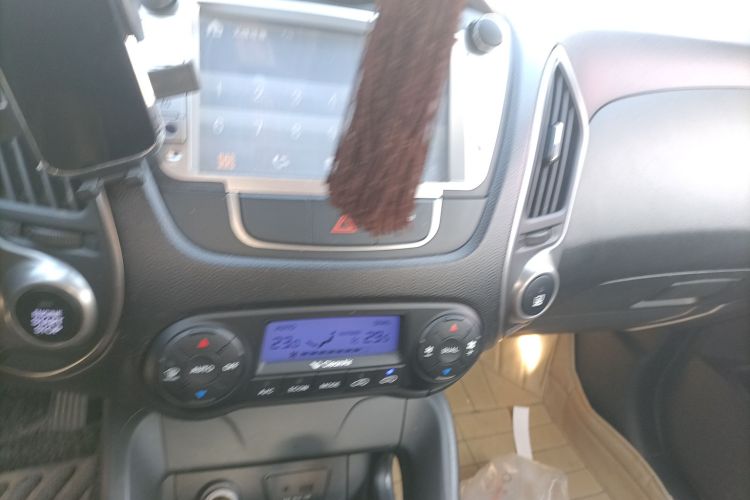 北京现代ix35 2013款 2.0L 自动两驱智能型GLS 国IV中控内饰16