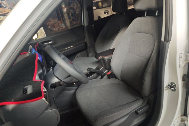 五菱汽车 五菱宏光新能源 2025款 增程式混动 50KM 舒适型局部细节19