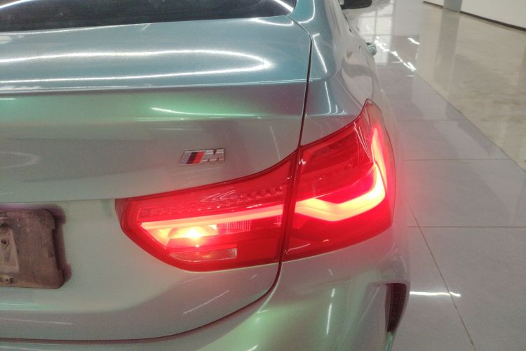 宝马1系 2021款 120i M运动曜夜版车身外观9