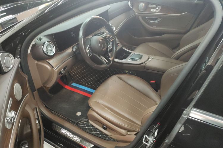 奔驰E级新能源 2023款 E 350 e L 插电式混合动力轿车中控内饰19