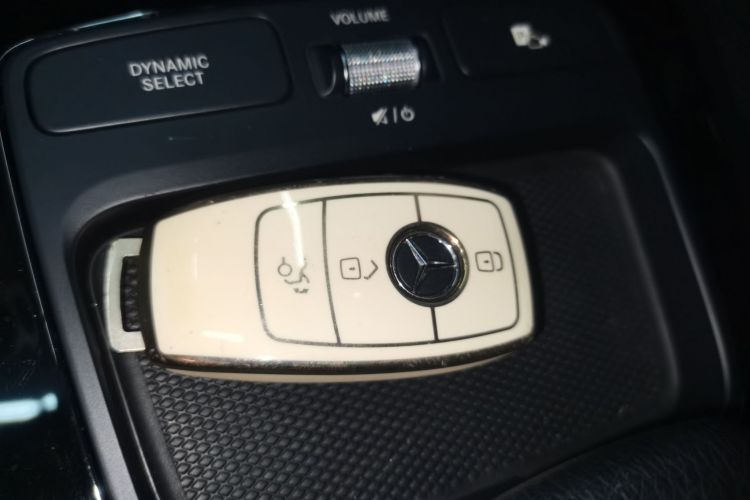 奔驰A级 2019款 改款 A 180 L 运动轿车中控内饰7001