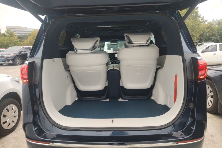 别克GL8 2020款 Avenir艾维亚 四座尊礼版机舱底盘23