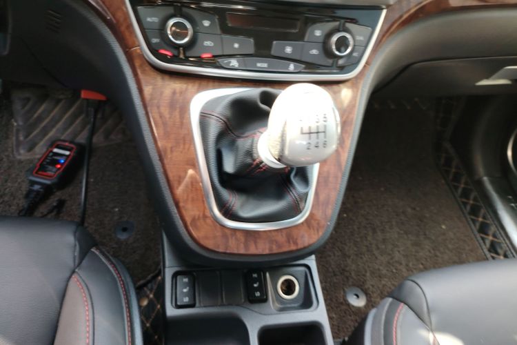 哈弗H6 2015款 改款 运动版 1.5T 手动两驱精英型中控内饰18