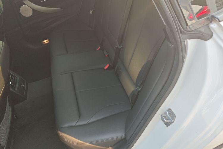 宝马3系GT 2017款 320i 时尚型中控内饰7004