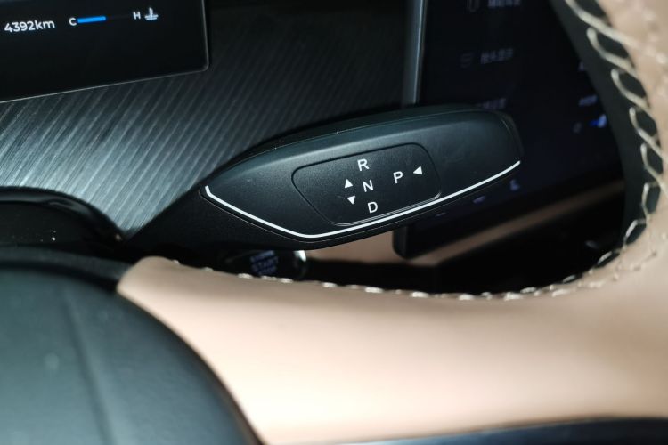 奇瑞 瑞虎8 L 2024款 2.0T 两驱尊贵版 5座局部细节18