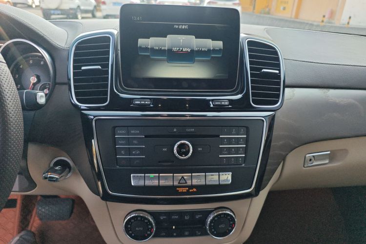 奔驰GLE 2017款 GLE 320 4MATIC 动感型中控内饰16