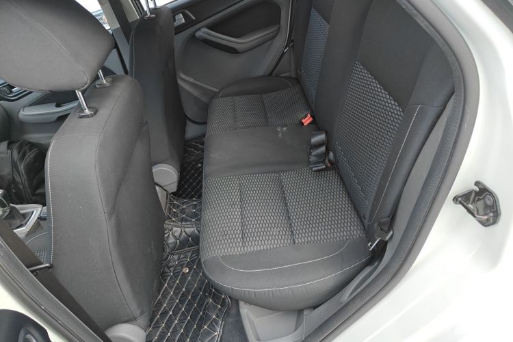 福特 福克斯 2013款 两厢经典 1.8L 手动基本型中控内饰7004