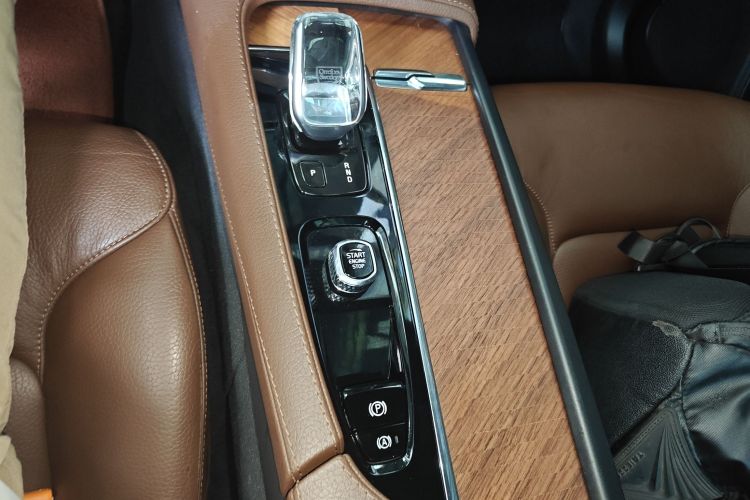 沃尔沃XC90 2022款 B6 智逸豪华版 7座中控内饰18