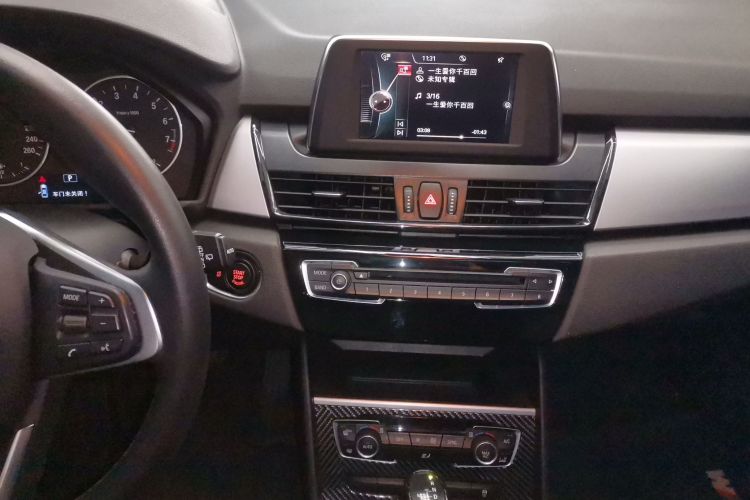 宝马2系旅行车 2016款 218i 领先型局部细节16