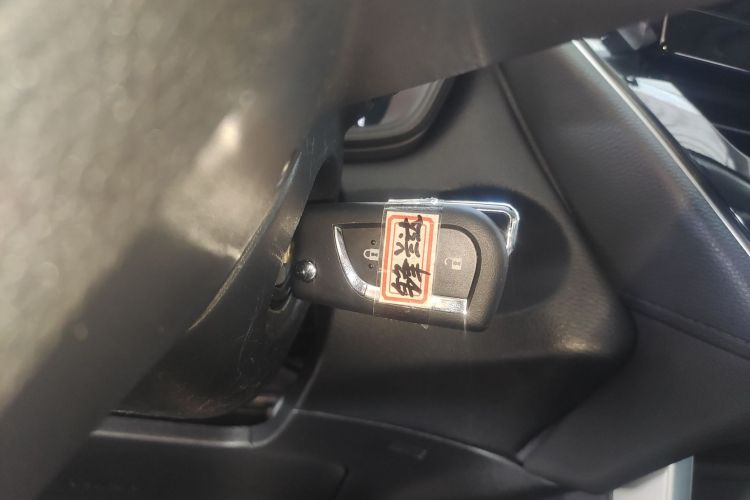 丰田 锋兰达 2023款 2.0L CVT精英版中控内饰7001