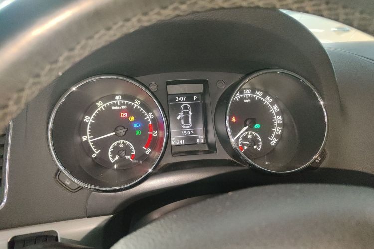 斯柯达 Yeti 2014款 1.8TSI DSG极地版中控内饰14