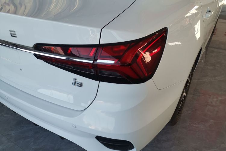 荣威i5 2021款 1.5L CVT铂金版车身外观9
