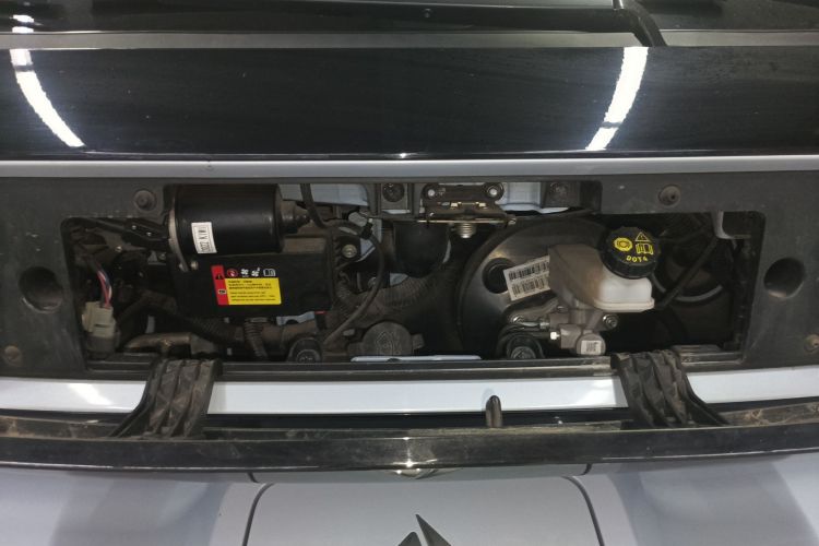 宝骏KiWi EV 2021款 艺术家 三元锂机舱底盘24