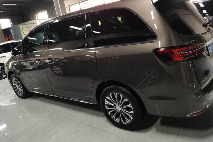 别克GL8 2023款 改款 陆上公务舱 豪华型车身外观4