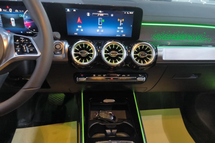 奔驰GLB 2025款 GLB 220 动感型局部细节16