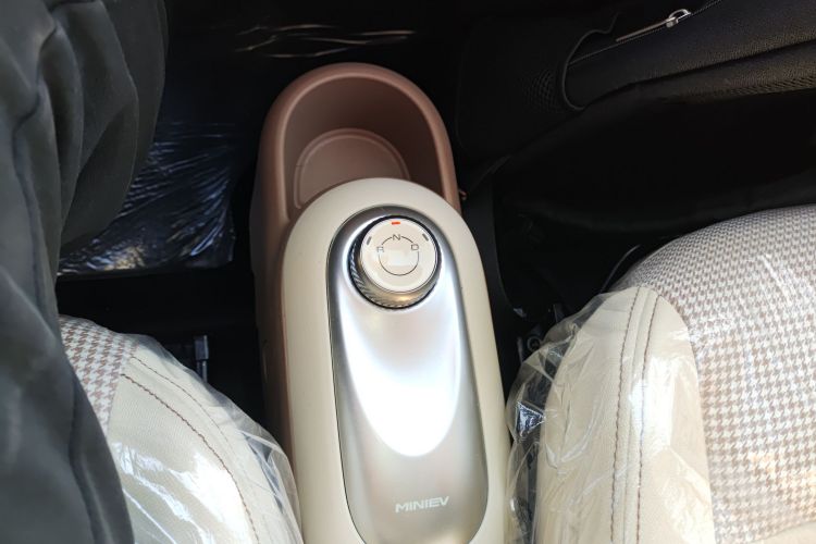 五菱汽车 宏光MINIEV 2025款 四门版 进阶款中控内饰18