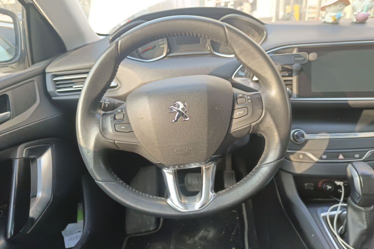 标致308S 2015款 1.2T 自动劲驰版中控内饰13