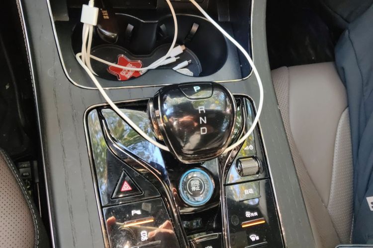 比亚迪 汉 2022款 DM-i 121KM 尊享型局部细节18