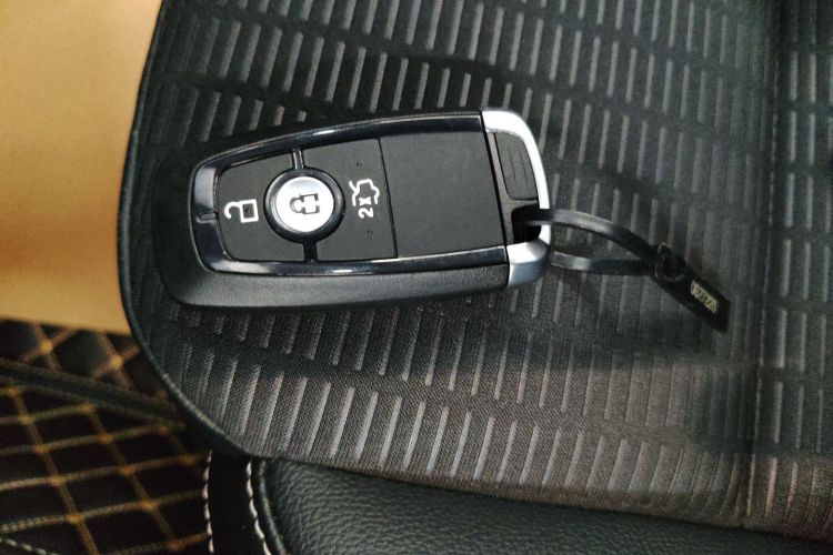 福特 福克斯 2021款 两厢 EcoBoost 180 自动锋潮型中控内饰7001