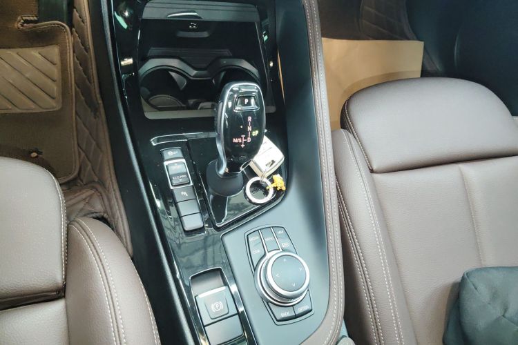 宝马X2 2023款 sDrive25i M越野套装中控内饰18