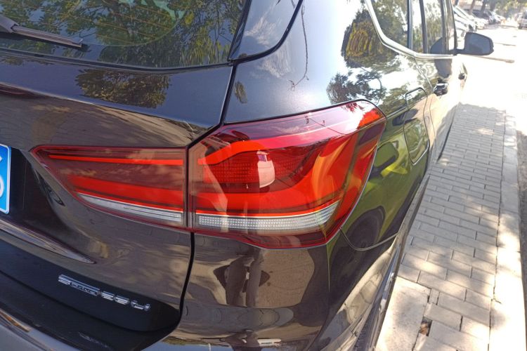 宝马X1 2021款 sDrive25Li 领先型车身外观9