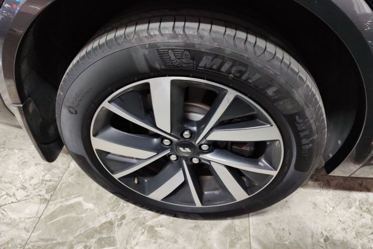 理想汽车 理想L7 2023款 Air车身外观6005