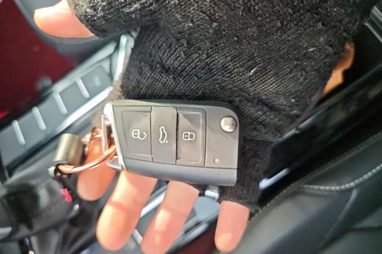 大众 帕萨特 2025款 出众款 380TSI 星空龙腾版中控内饰11