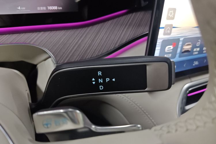 腾势N9 2025款 旗舰型中控内饰18