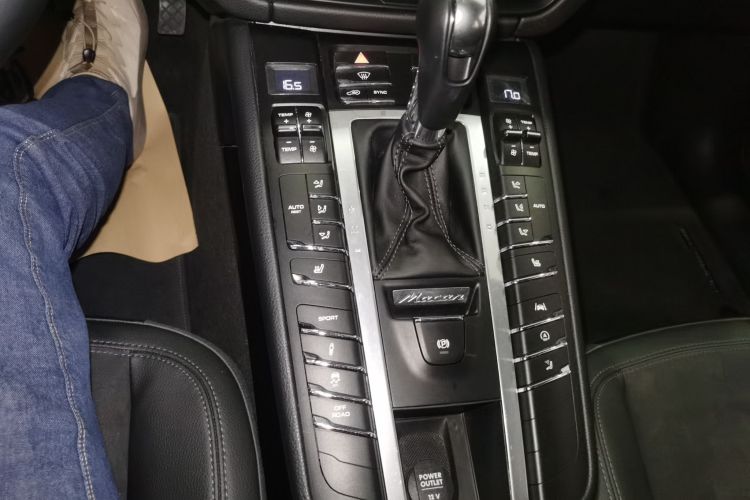 保时捷 2018款 Macan 2.0T中控内饰18