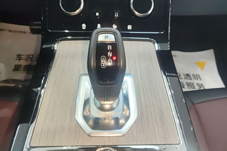 路虎 揽胜极光新能源 2022款 极光L P300e 插电式电动混合版局部细节18