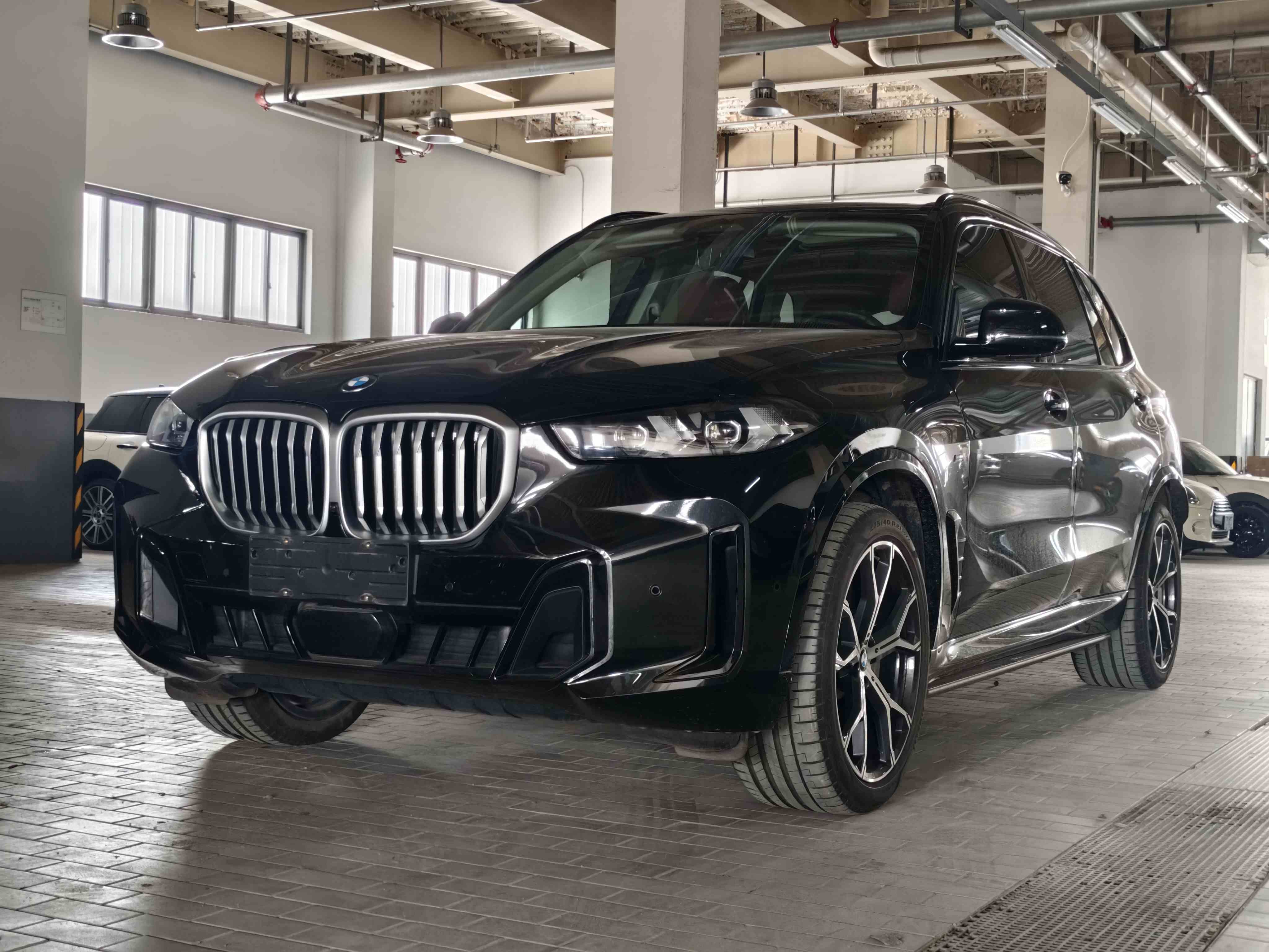 宝马X5 2023款 xDrive 30Li 尊享型M运动曜夜套装(2)
