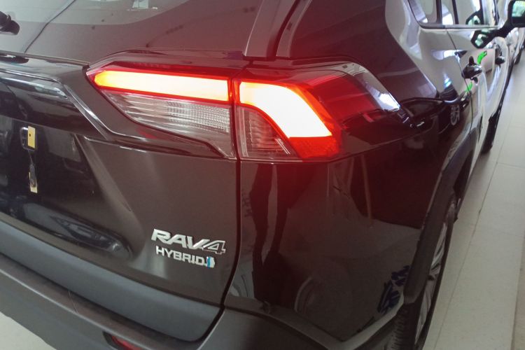 丰田 RAV4荣放 2023款 双擎 2.5L E-CVT两驱精英版车身外观9